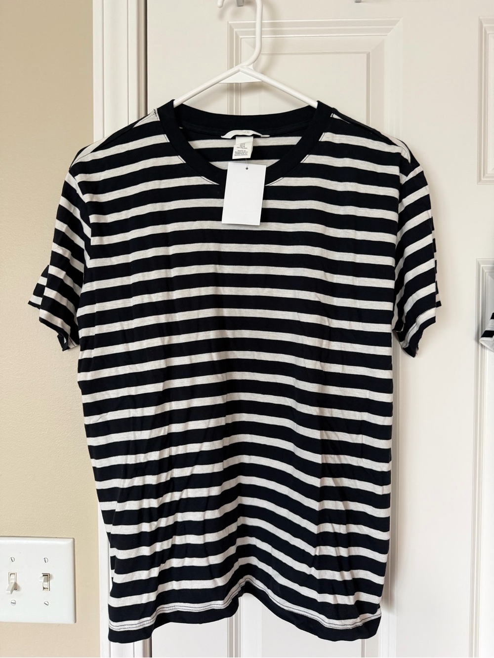 Women’s Shirts - Picture 2 of 5
